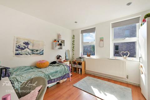 3 bedroom flat for sale, Sanford Walk, Stoke Newington, N16