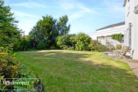 7 Farncombe Road, Worthing, BN11 2BE