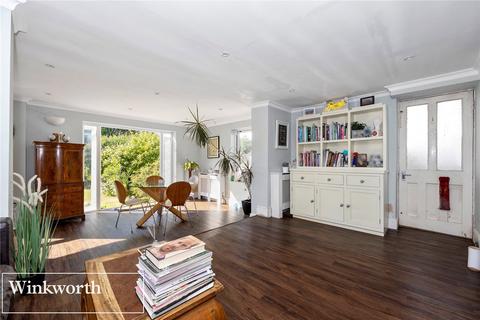 7 Farncombe Road, Worthing, BN11 2BE