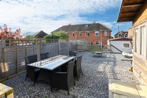 2 bedroom end of terrace house for sale, Whiterow Park, Trowbridge