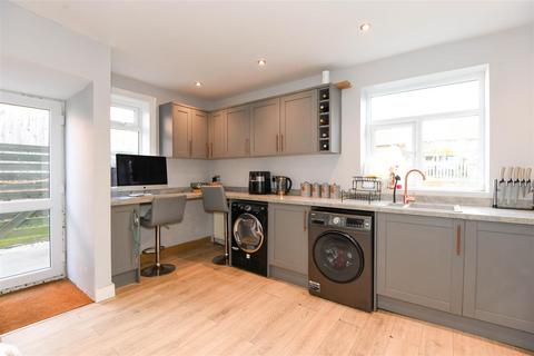 46 Whiterow Park, Trowbridge, BA14 0EQ