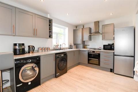 46 Whiterow Park, Trowbridge, BA14 0EQ