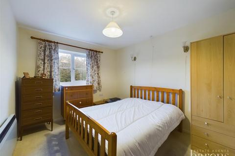 1 bedroom retirement property for sale, Oakfields, Basingstoke RG24