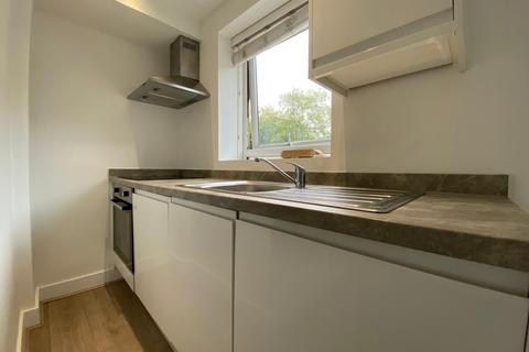 Studio to rent, Regents Park Road, London N3