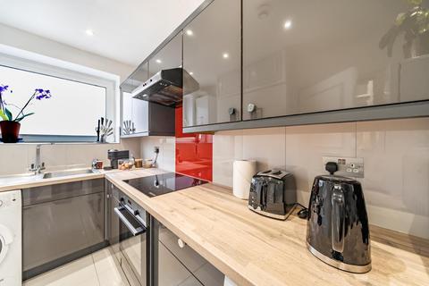 3 bedroom flat for sale, Queensborough Mews, Bayswater