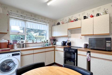 2 bedroom detached bungalow for sale, Meadowlands, Newbridge-on-Wye, Llandrindod Wells, LD1