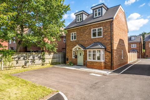 4 bedroom detached house for sale, Hurlands Close, Farnham, GU9