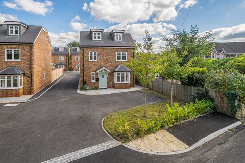 4 bedroom detached house for sale, Hurlands Close, Farnham, GU9