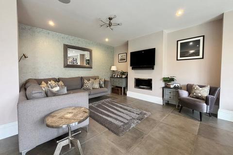 4 bedroom semi-detached house for sale, Kingswood Road, Bromley, BR2