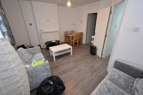 3 bedroom flat to rent, Hawes Street, N1