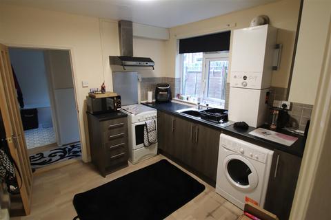 2 bedroom flat for sale, Willoughby Road, Boston