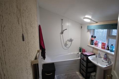 2 bedroom flat for sale, Willoughby Road, Boston