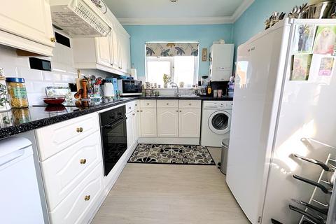 2 bedroom apartment to rent, Barnhorn Close, Bexhill-on-Sea, TN39