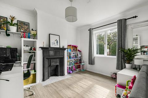 32 Sutherland Avenue, Sunbury-on-thames, TW16 6LJ