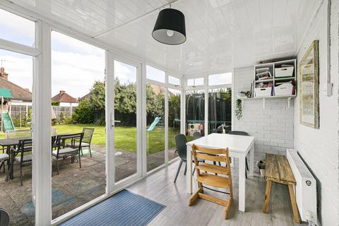 32 Sutherland Avenue, Sunbury-on-thames, TW16 6LJ