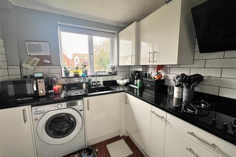 3 bedroom end of terrace house for sale, Peake Avenue, Kirby Cross, Frinton-on-Sea, CO13