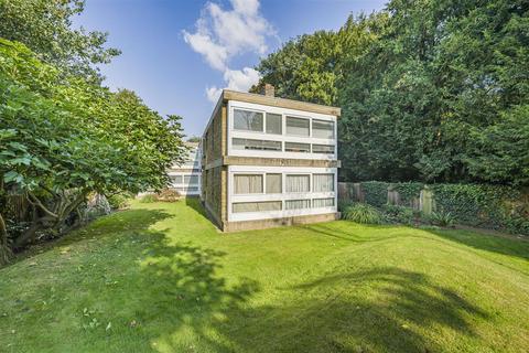 2 bedroom flat for sale, Langham House Close, Ham, Richmond