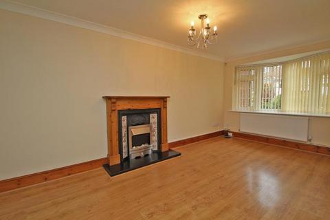 2 bedroom townhouse to rent, Wymondham Close, Nottingham NG5