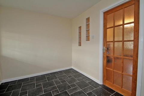 2 bedroom townhouse to rent, Wymondham Close, Nottingham NG5