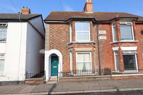 3 bedroom semi-detached house to rent, Station Road, Lydd