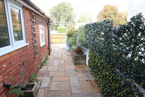 3 bedroom semi-detached house to rent, Station Road, Lydd