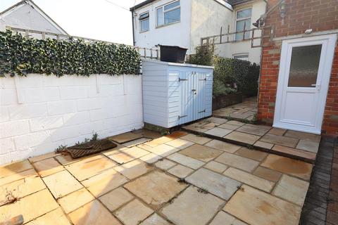 3 bedroom semi-detached house to rent, Station Road, Lydd