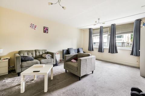 2 bedroom flat for sale, Wellington Way, London