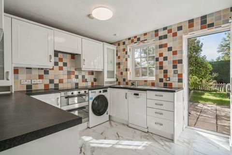 2 bedroom flat for sale, Burnhams Field, Weston Turville