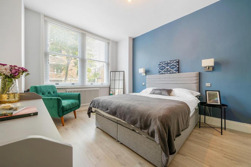 Bedroom 1 (2).jpg