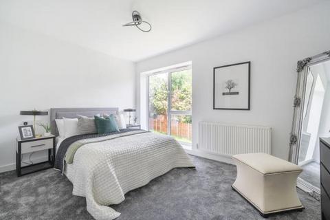 2 bedroom semi-detached bungalow for sale, Champagne Walk,  Finchley,  London,  N3