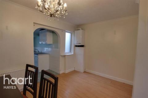 2 bedroom terraced house to rent, Lansbury Drive, Hayes UB4