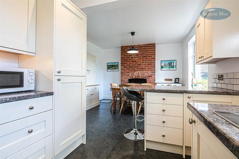 11 Lydgate Hall Crescent, Sheffield, S10 5NE