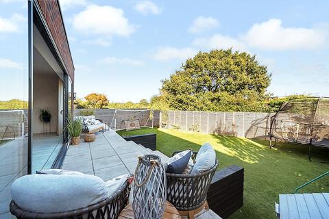 4 bedroom semi-detached house for sale, Brownberrie Gardens, Horsforth, Leeds, West Yorkshire