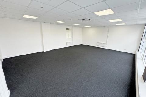 Warehouse to rent, Unit C6, Brooklands Close, Sunbury-On-Thames, Surrey, TW16 7DX