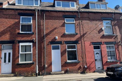 2 bedroom terraced house to rent, Ivy Mount, Leeds LS9