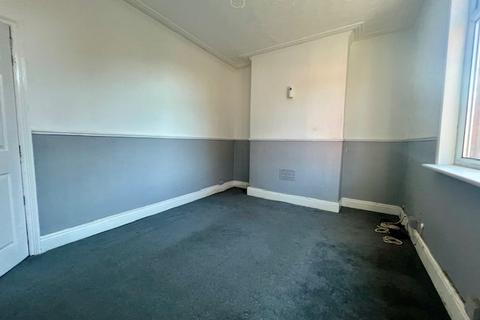 2 bedroom terraced house to rent, Ivy Mount, Leeds LS9