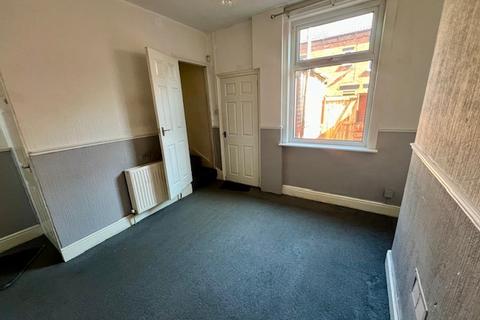 2 bedroom terraced house to rent, Ivy Mount, Leeds LS9