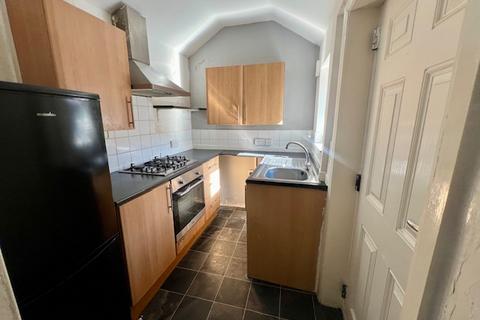 2 bedroom terraced house to rent, Ivy Mount, Leeds LS9