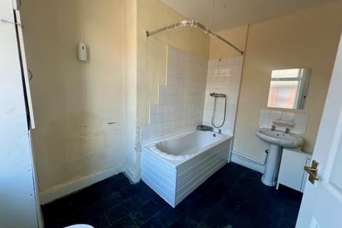 2 bedroom terraced house to rent, Ivy Mount, Leeds LS9