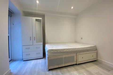 4 bedroom house to rent, Regents Park Road, London N3