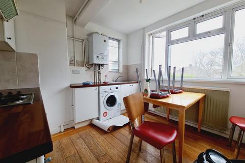 3 bedroom flat to rent, Honeypot Lane, Stanmore