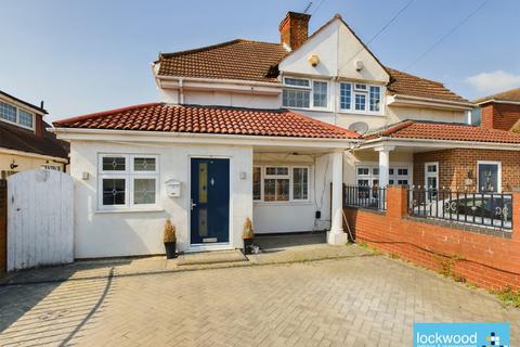 4 bedroom semi-detached house to rent, Desford Way, Ashford