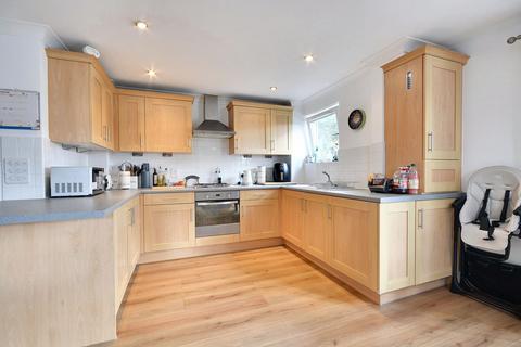 2 bedroom flat for sale, Lime Court, Ashford TN24