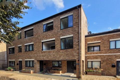 3 bedroom townhouse for sale, Golden Manor, Hanwell