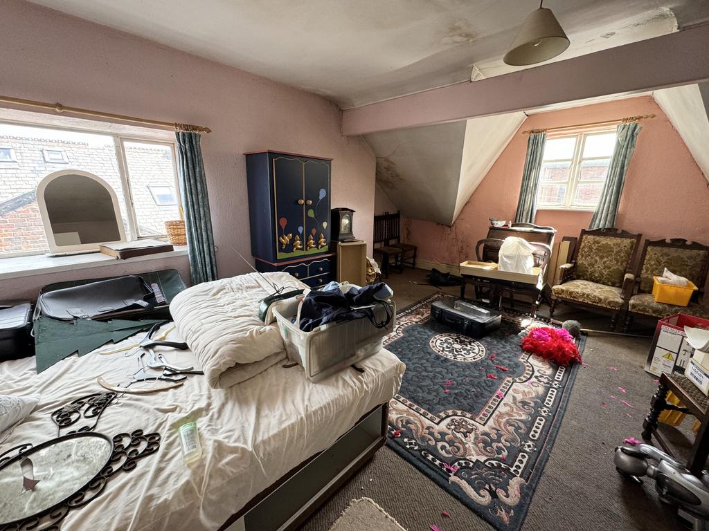 Bedroom 1.jpg