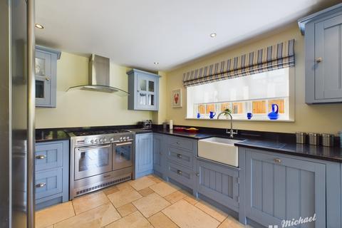 4 bedroom detached house for sale, Forge Court, Aston Clinton, HP22 5FU