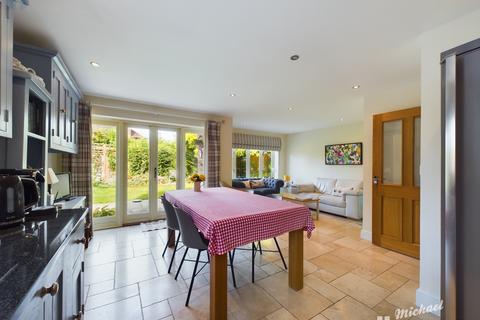 4 bedroom detached house for sale, Forge Court, Aston Clinton, HP22 5FU