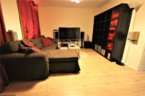 3 bedroom terraced house to rent, Saltcote Way, Bedford MK41