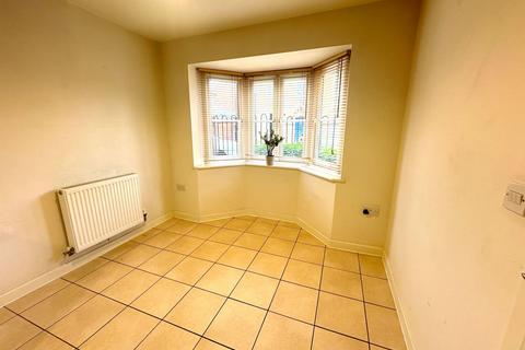 3 bedroom terraced house to rent, Saltcote Way, Bedford MK41