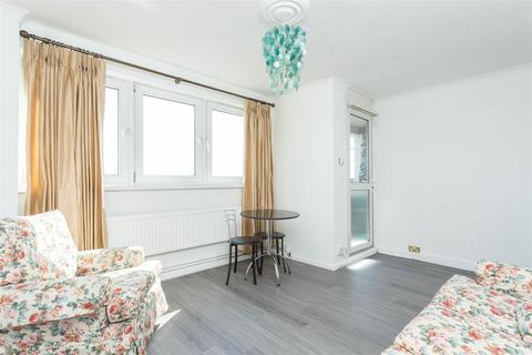 2 bedroom flat to rent, Monmouth House